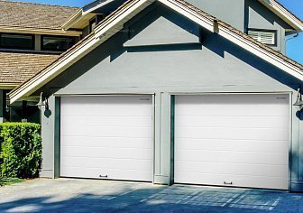 Секционные гаражные ворота Doorhan RSD01 BIW (2700х2500)