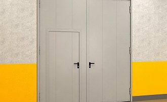 Промышленные распашные гаражные ворота из панелей с заполнением минеральной