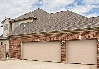 Секционные гаражные ворота Doorhan RSD01 BIW (2500х2700)